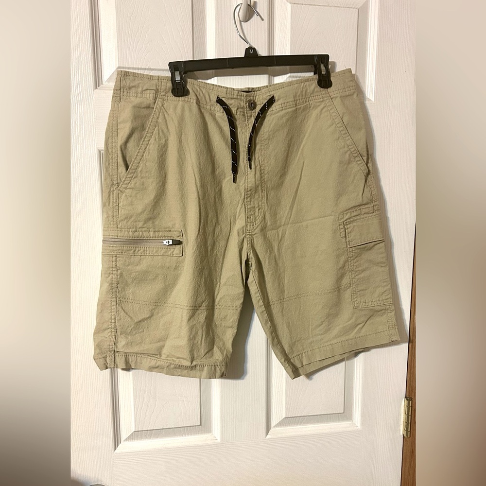 Men’s cargo shorts